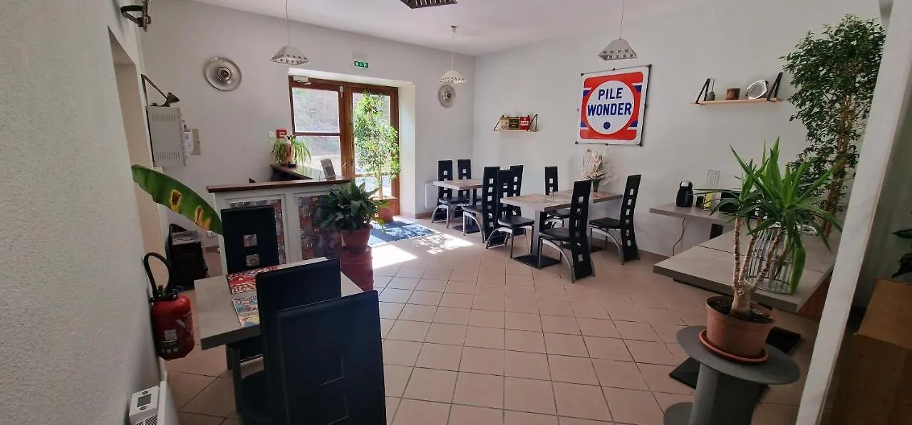 Chambres D'Hotes Les Lits Des Fees Saint-Floret Bed & Breakfast