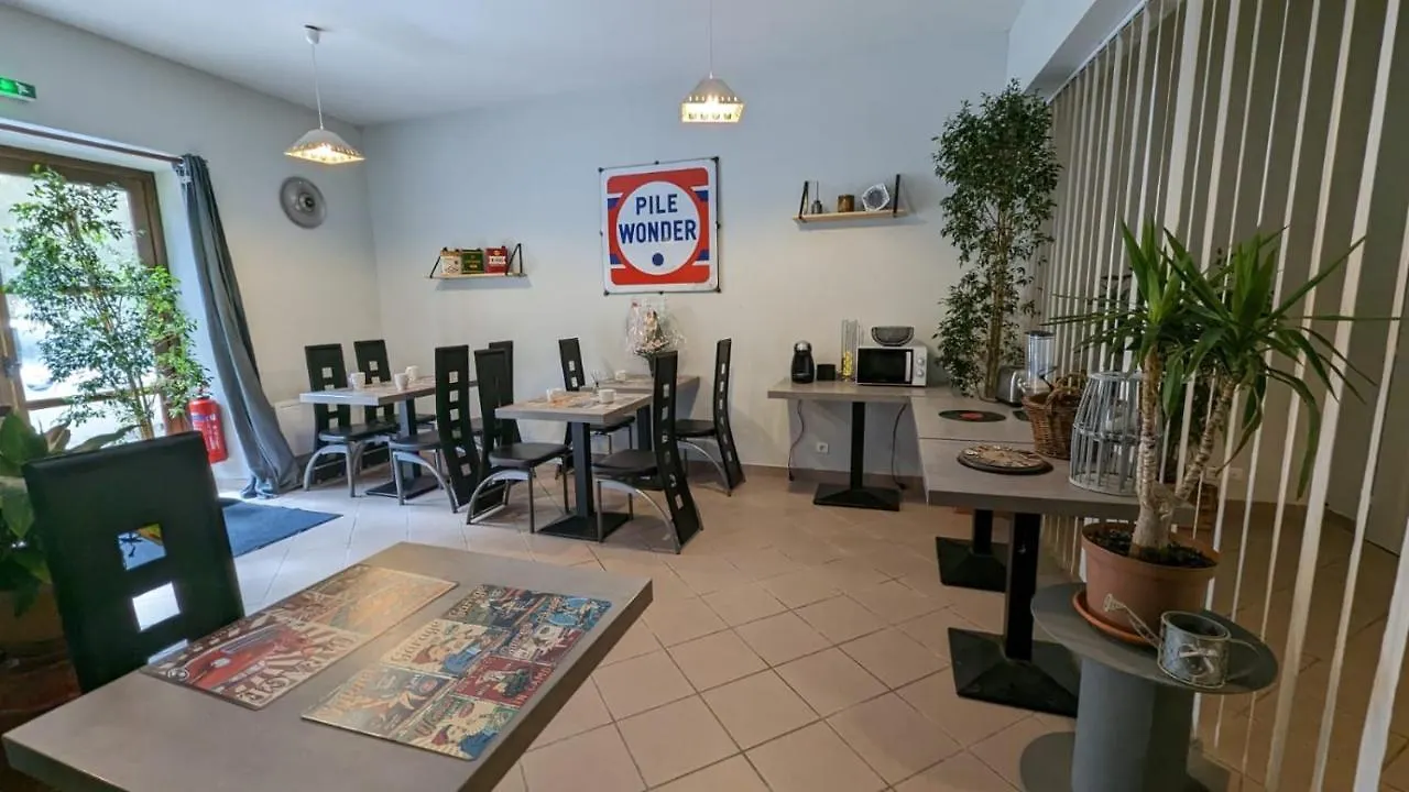 Chambres D'Hotes Les Lits Des Fees Saint-Floret 0*,  France